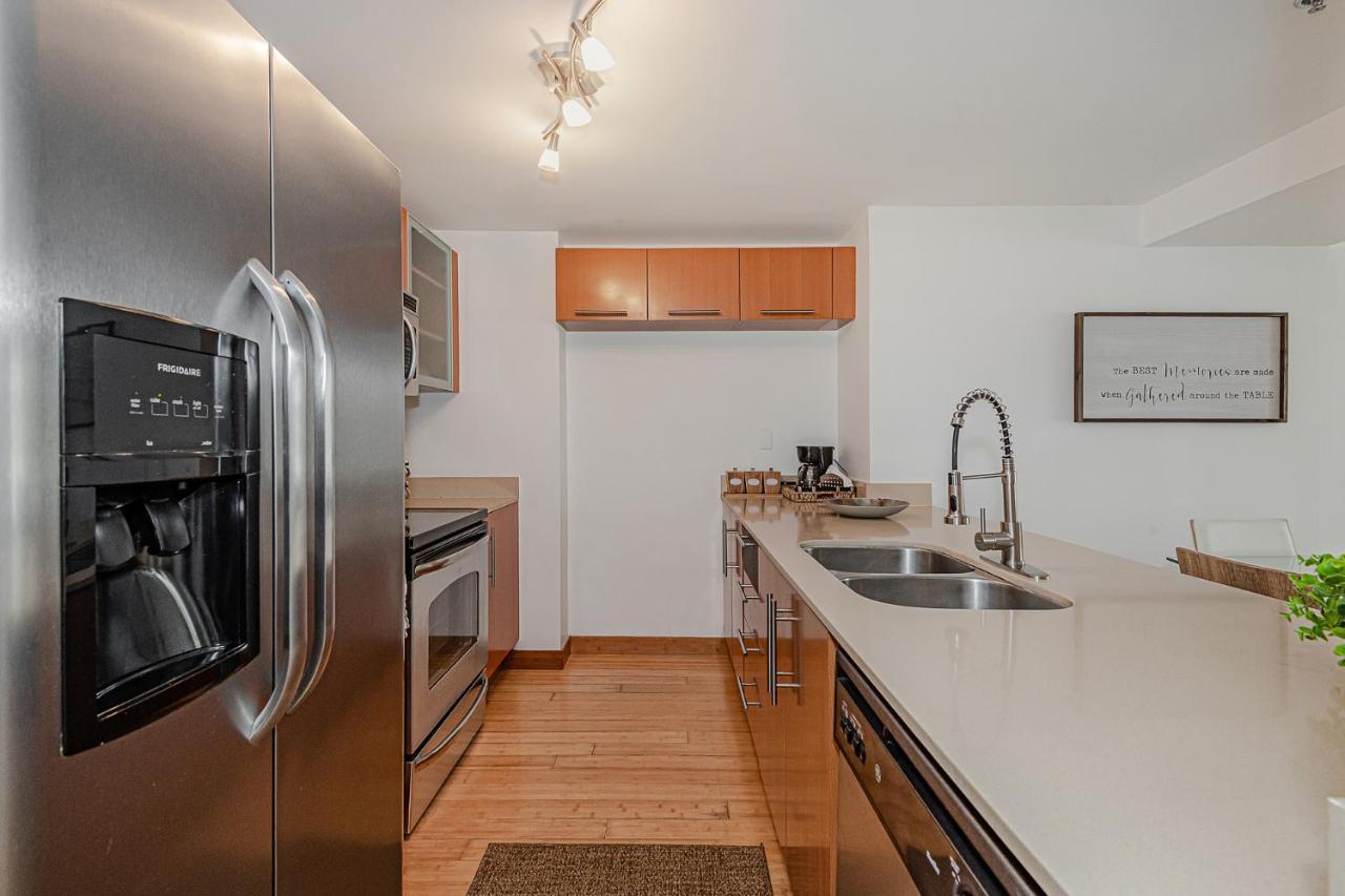 Lovely With & Ocean Views. Sleep Up To 6 People! *