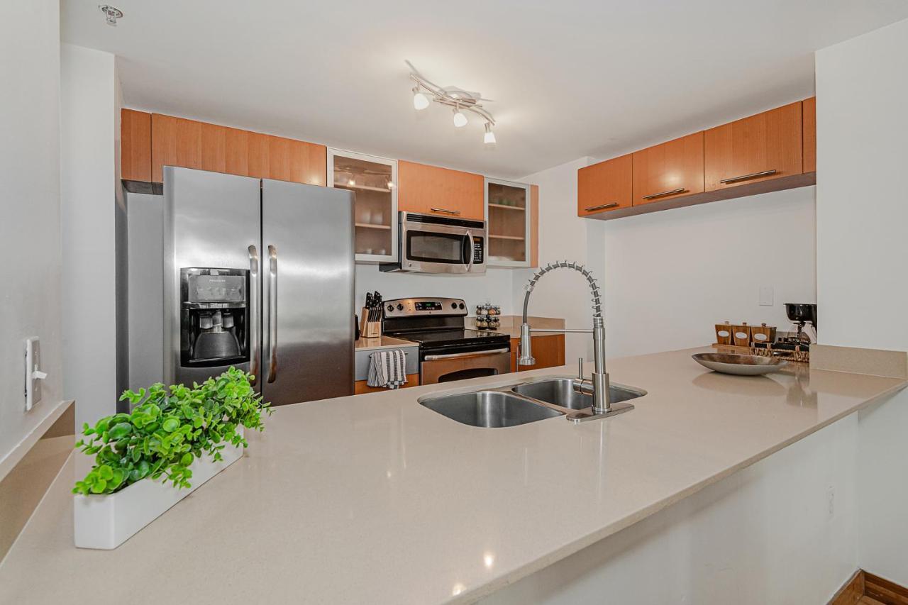 Apartment Lovely With & Ocean Views. Sleep Up To 6 People!