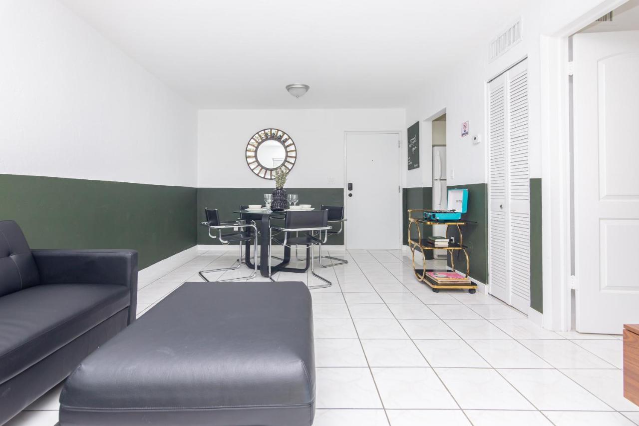 One Bedroom - With Parking & Balcony - Heart Of Wynwood Apartment