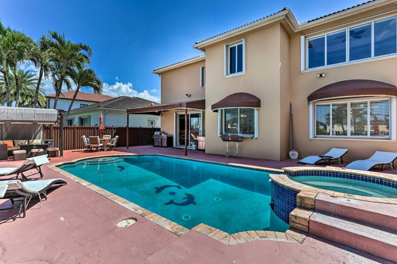 Casa de férias Spacious Retreat With Grill, Pool And Dock! Miami