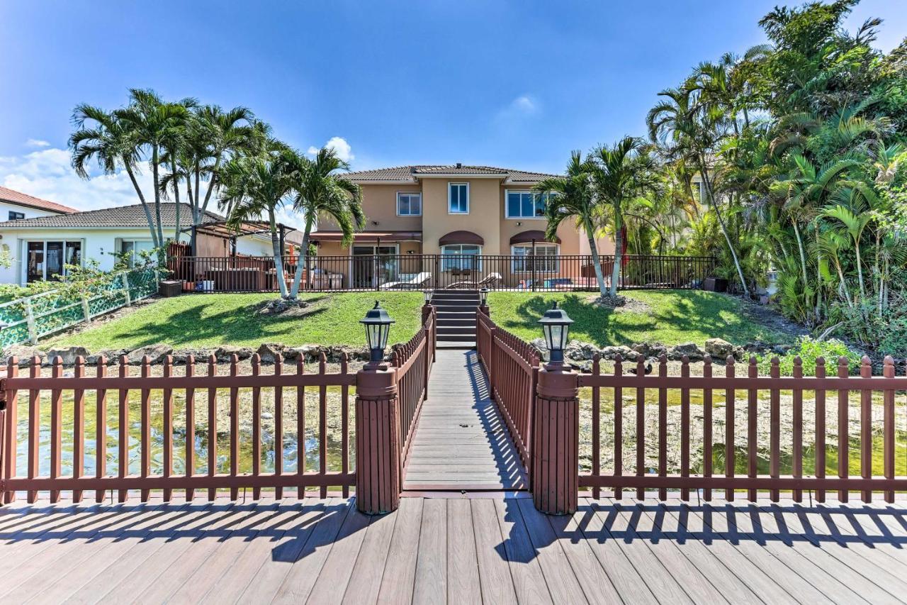Spacious Retreat With Grill, Pool And Dock! Miami