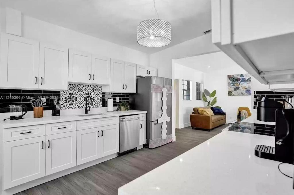 Luxury Pool // 5bd 4ba