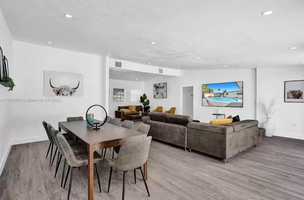 Villa Luxury Pool // 5bd 4ba Miami