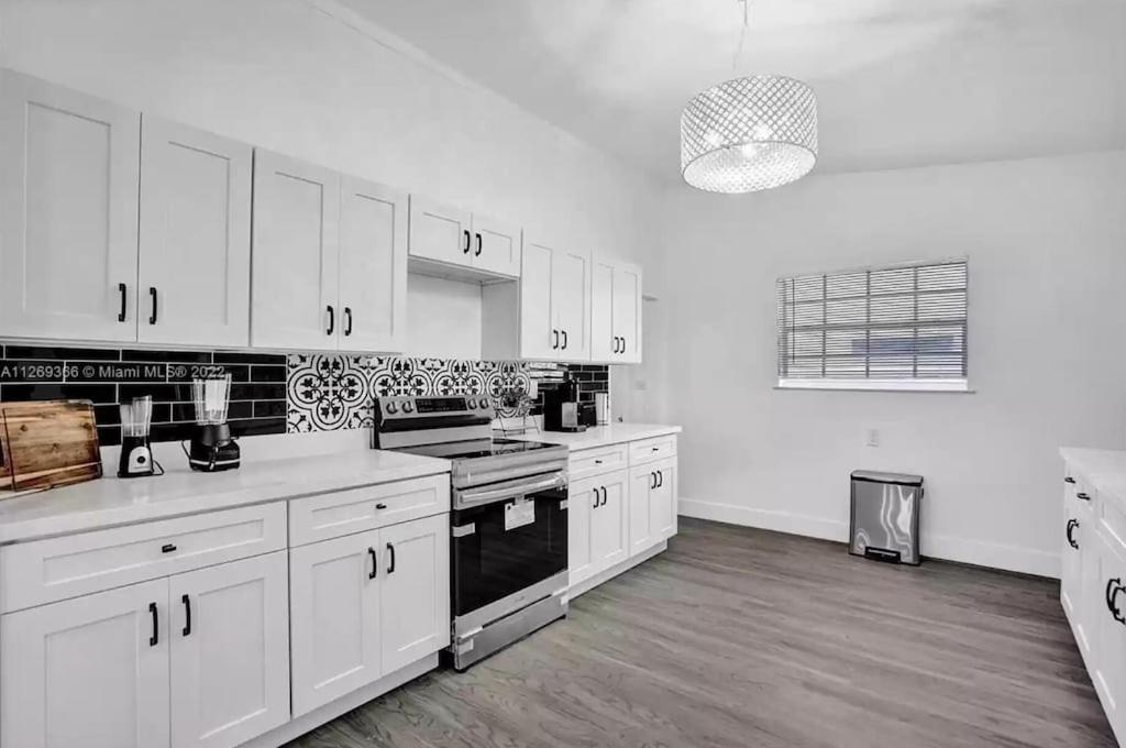 Luxury Pool // 5bd 4ba Villa *