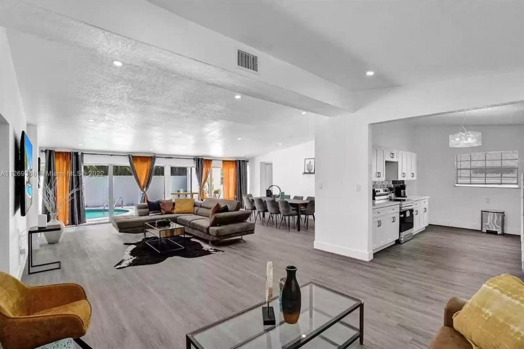 Luxury Pool // 5bd 4ba Miami