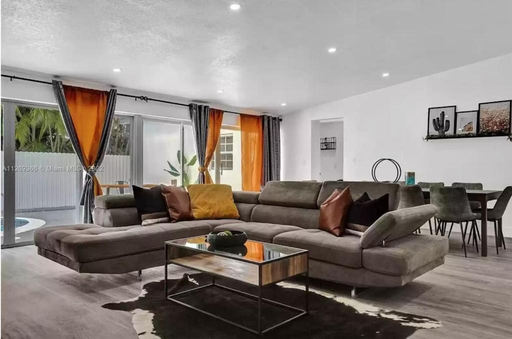 Luxury Pool // 5bd 4ba * Miami