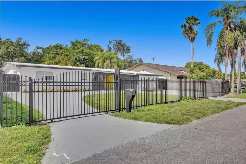 Villa Luxury Pool // 5bd 4ba Miami