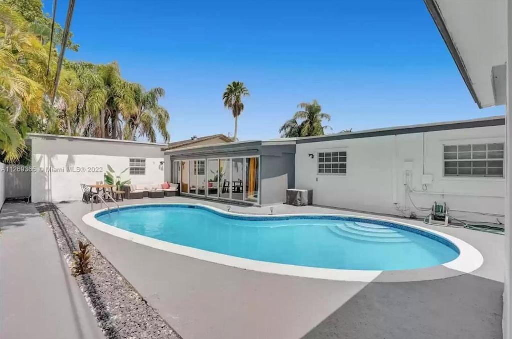 Villa Luxury Pool // 5bd 4ba