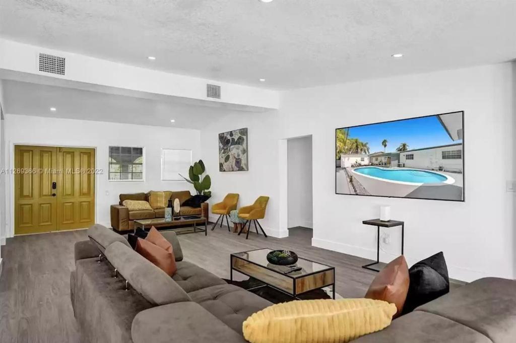 Luxury Pool // 5bd 4ba Villa *