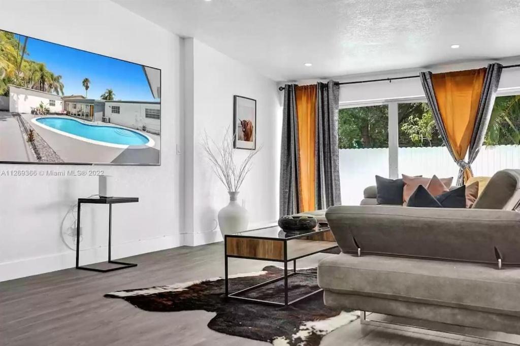 Villa Luxury Pool // 5bd 4ba *