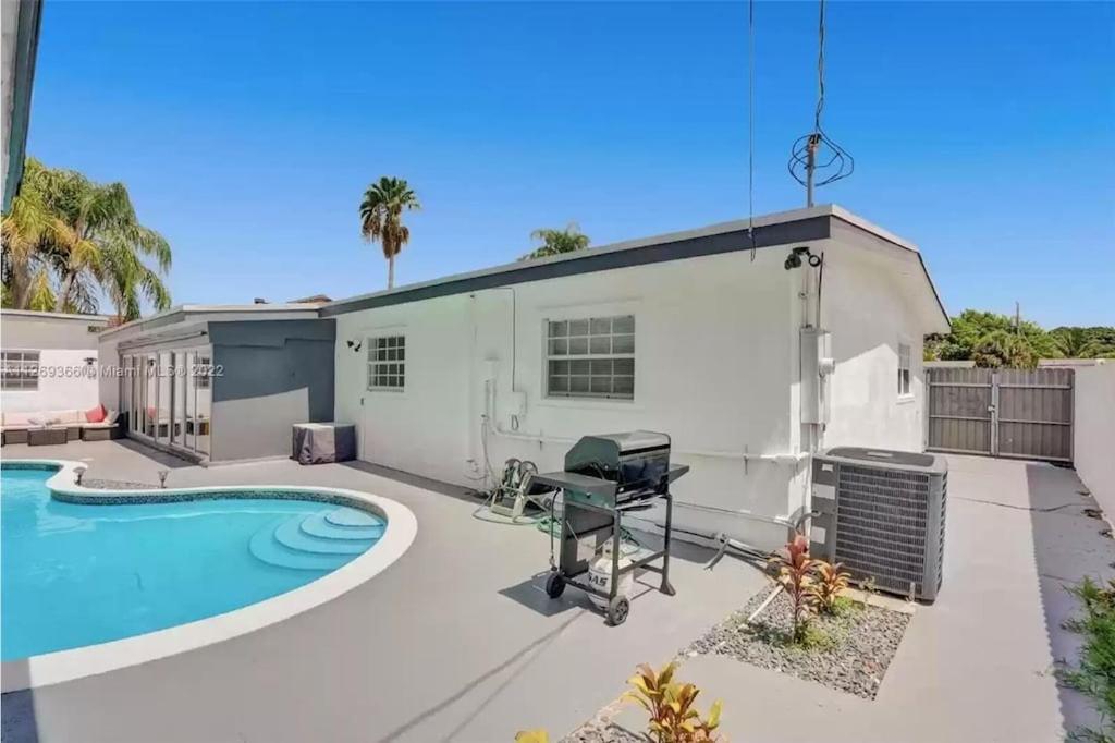 Luxury Pool // 5bd 4ba Villa *