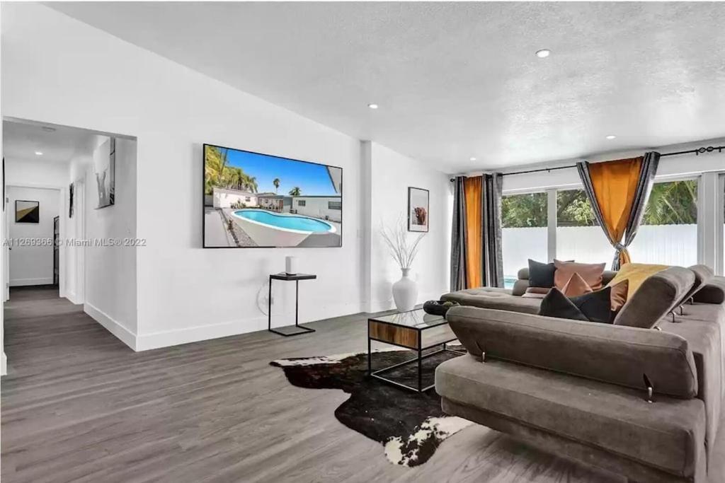 Villa Luxury Pool // 5bd 4ba *