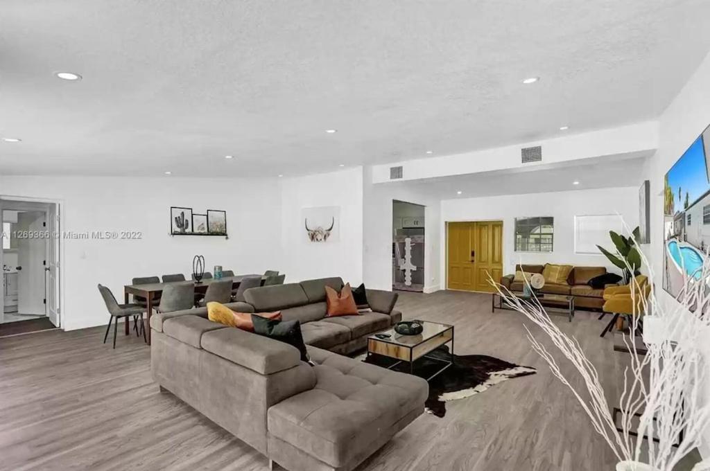 Luxury Pool // 5bd 4ba Villa *