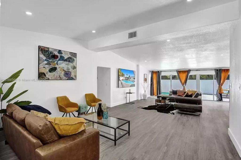 Luxury Pool // 5bd 4ba Miami