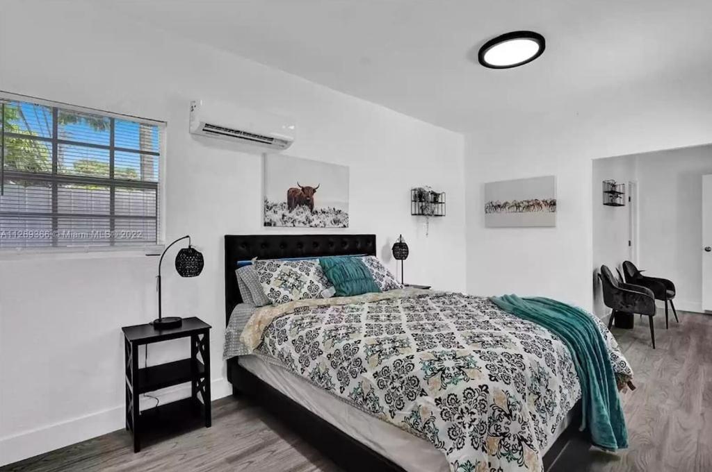 Luxury Pool // 5bd 4ba *