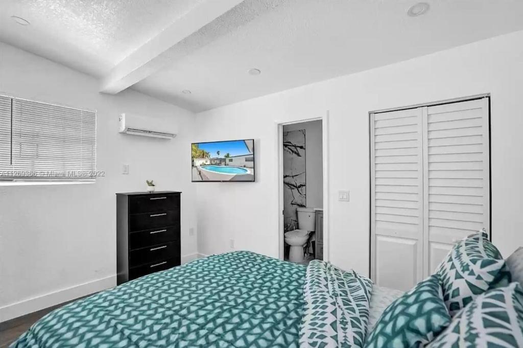 Luxury Pool // 5bd 4ba