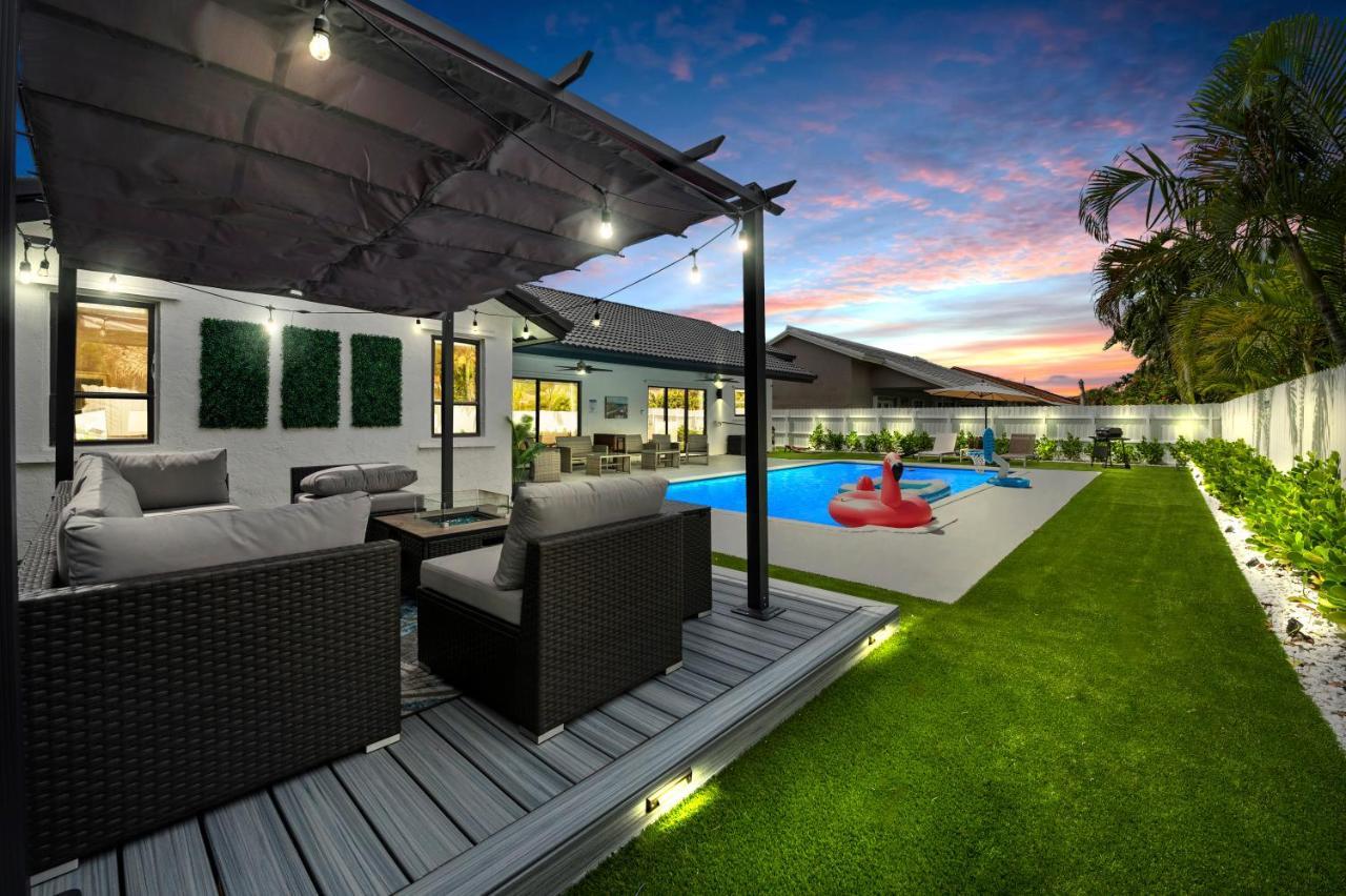 Paradise Miami, Luxury Gem With Heated Pool, Game Room, Fire Pit, 3 Bed 2 Bath Pousada