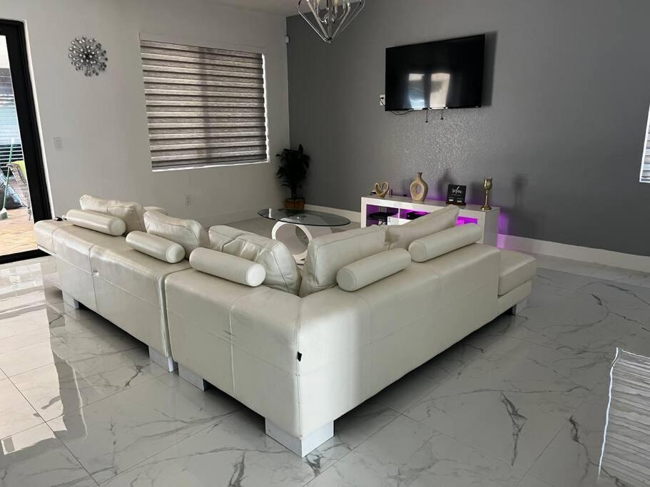 Yenya Pousada Miami