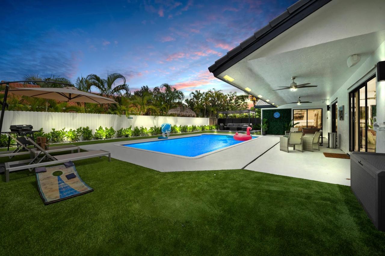 Paradise Miami, Luxury Gem With Heated Pool, Game Room, Fire Pit, 3 Bed 2 Bath Pousada