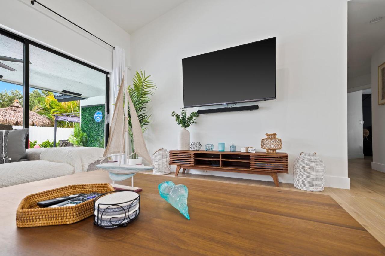 Paradise Miami, Luxury Gem With Heated Pool, Game Room, Fire Pit, 3 Bed 2 Bath Miami