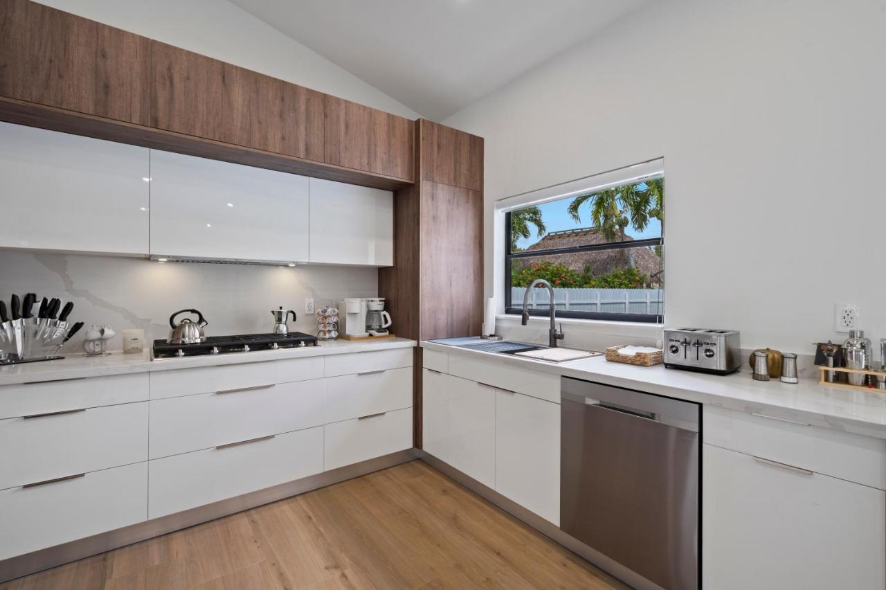 Paradise Miami, Luxury Gem With Heated Pool, Game Room, Fire Pit, 3 Bed 2 Bath