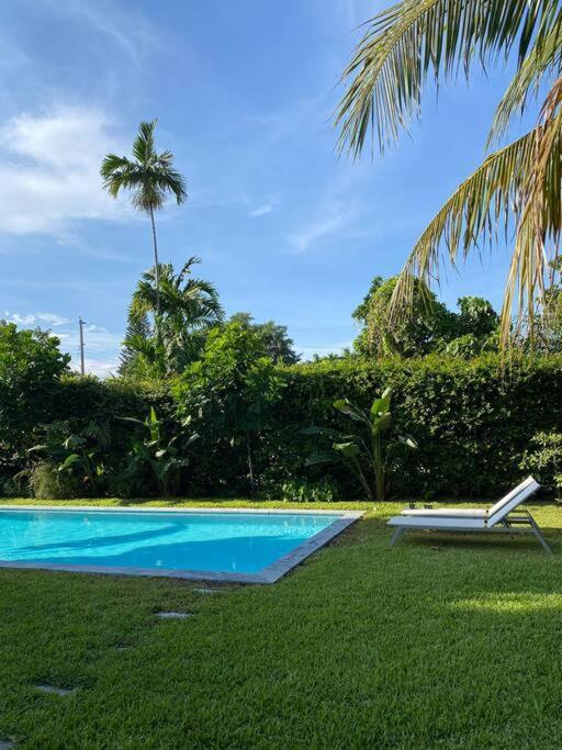 With Large Pool Casa de férias Miami