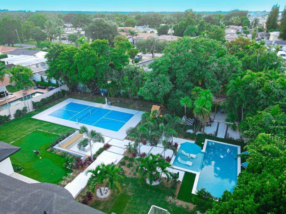 Unique Flagler's Mansion Pickleball Court L37
