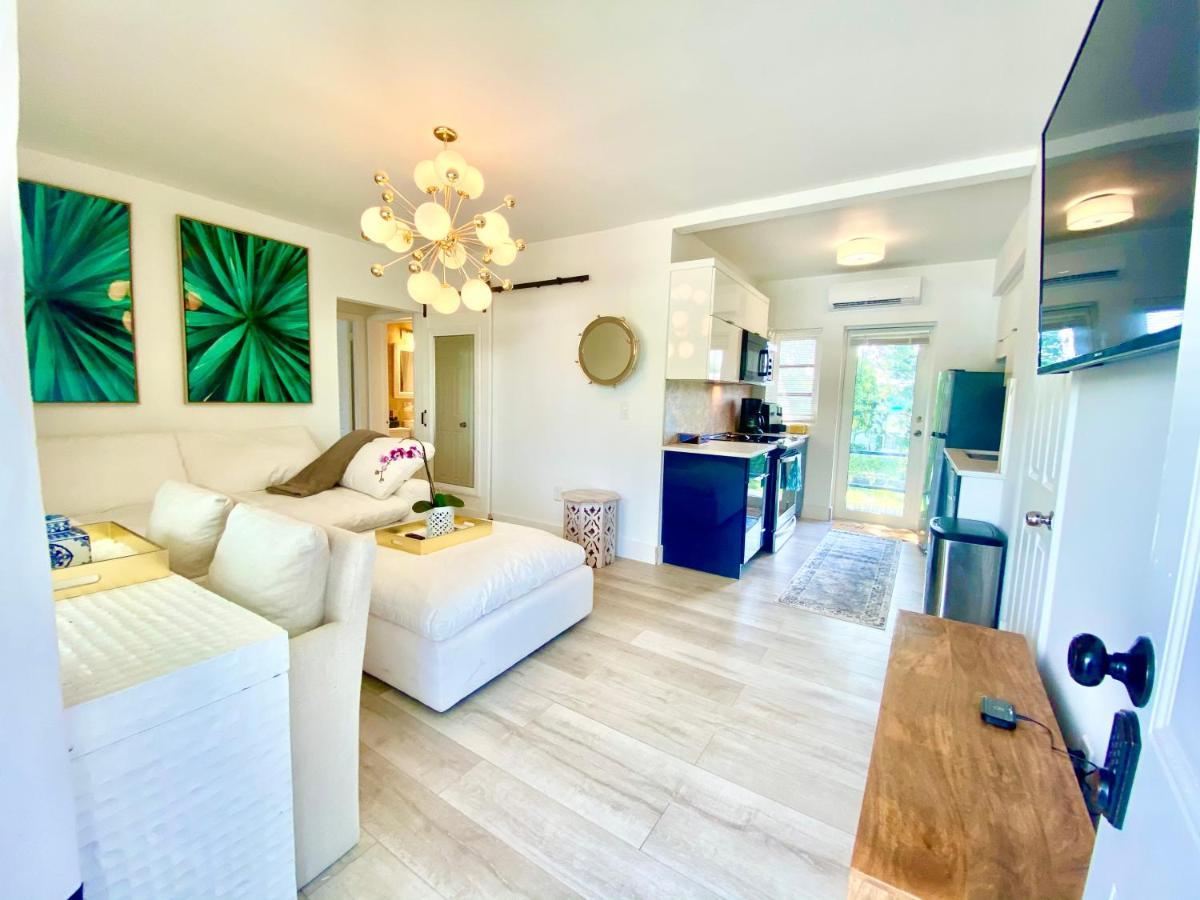 The Carrington: Multi-unit Retreat With Apartment