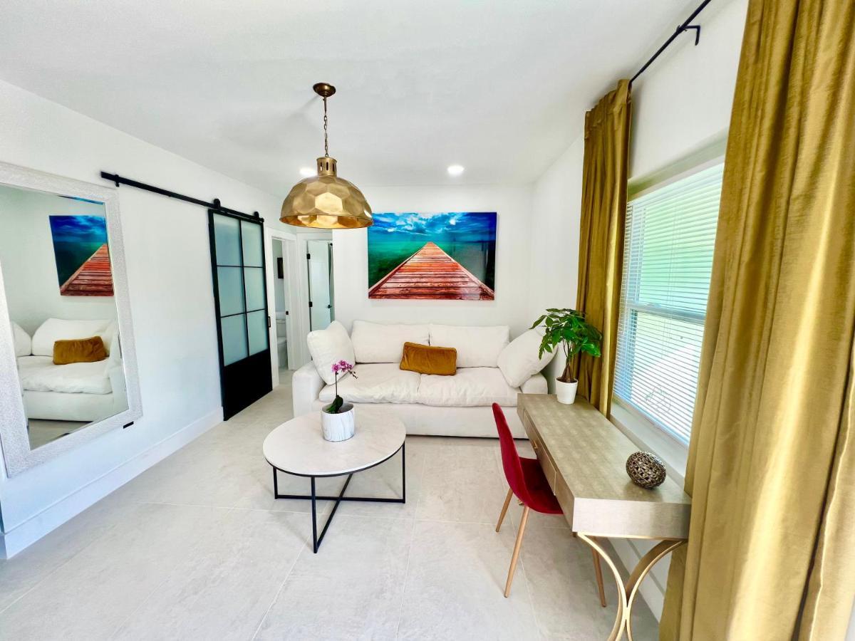 The Carrington: Multi-unit Retreat With Apartment