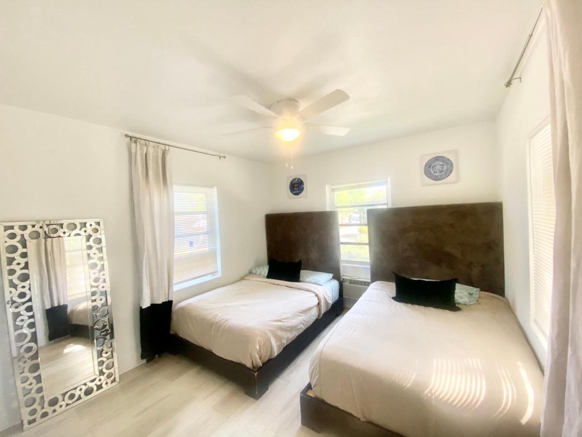 The Carrington: Multi-unit Retreat With Apartment