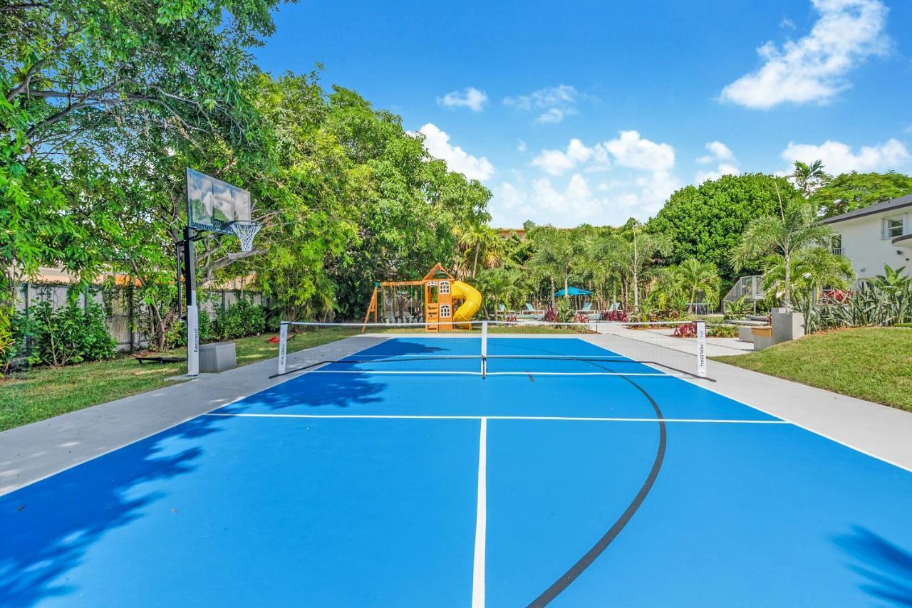 Unique Flagler's Mansion Pickleball Court L37