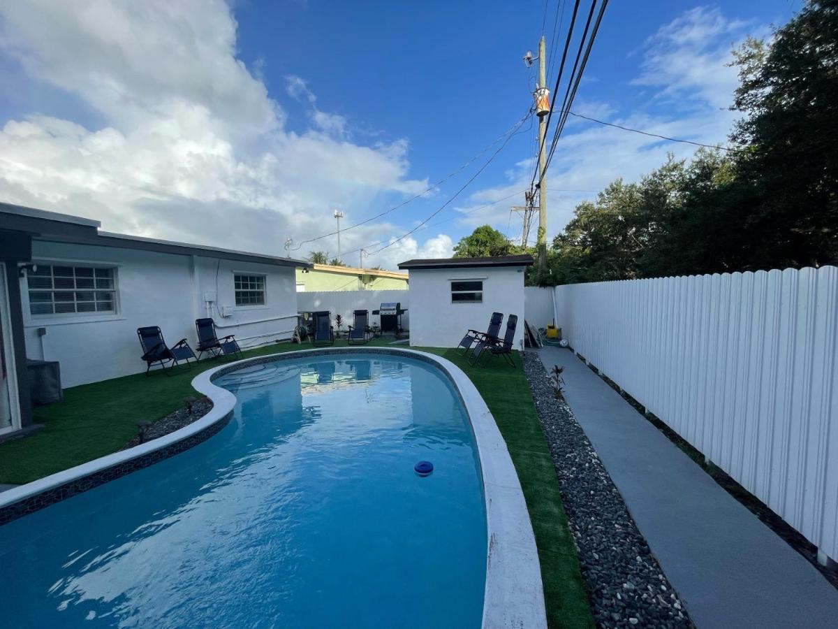 Luxury Pool // 5bd 4ba *