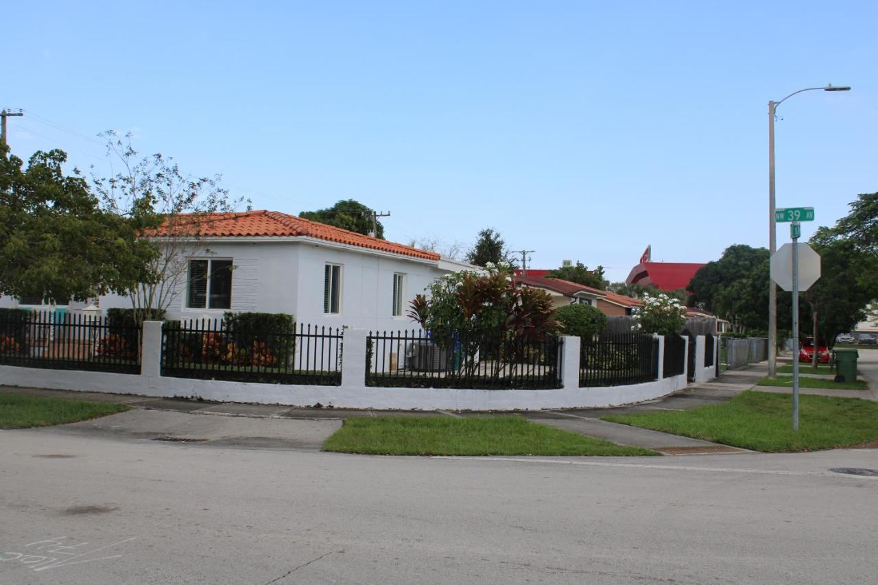 Main House 3 Bed 2 Bath & 1 Bed 1 Bath Casa de férias *