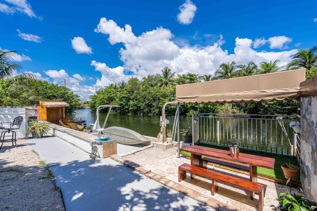 Romantic Spot By The River In The Middle Of The Apartamento Miami
