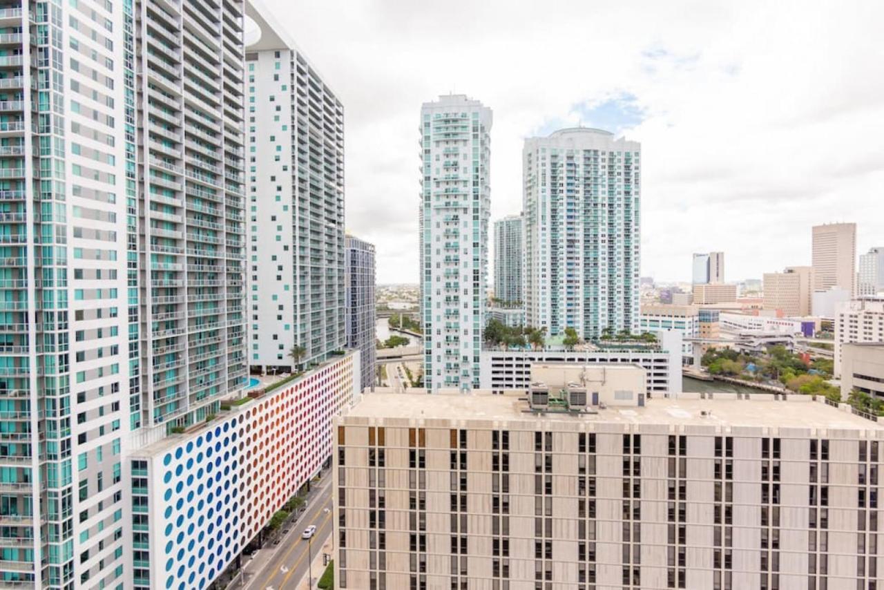 Deluxe Brickell W Pool Gym Views Holiday home Miami