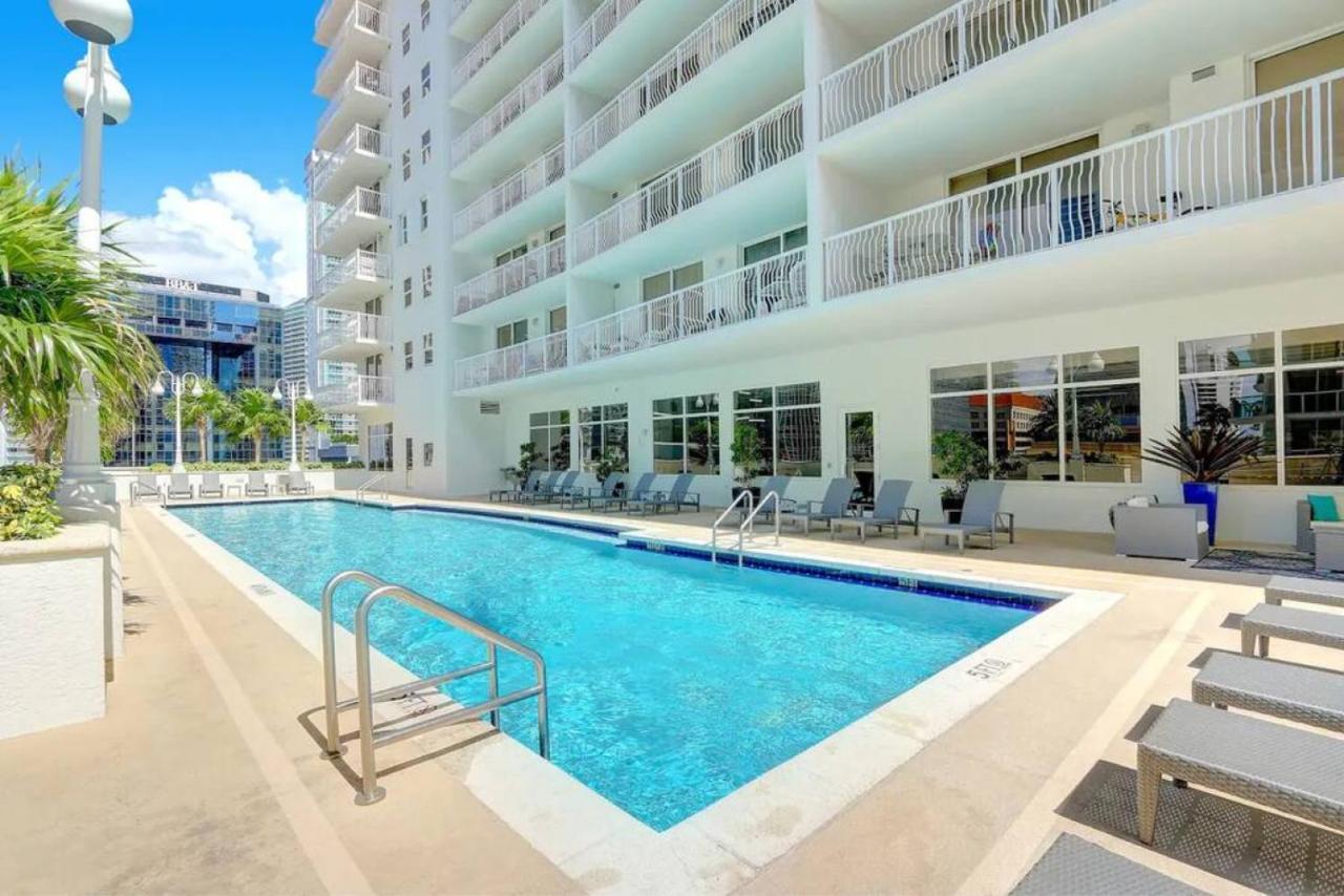 Luxe 1br With Balcony Bay View Pool Gym Parking *