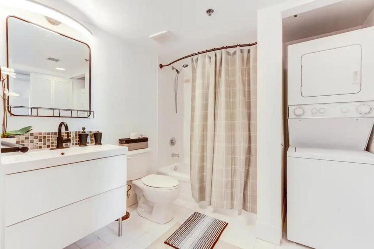 Luxe 1br With Balcony Bay View Pool Gym Parking Holiday home Miami