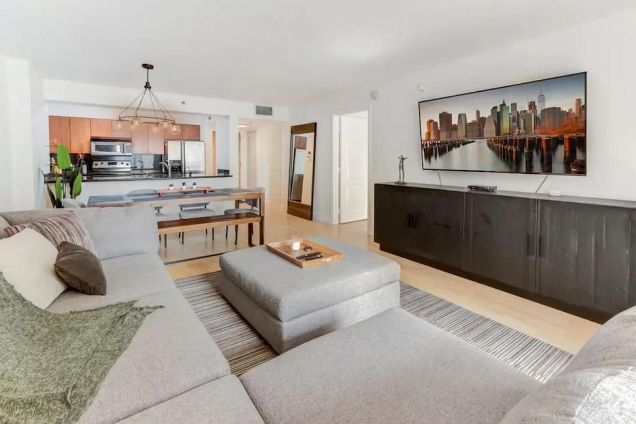 Holiday home Luxe 1br With Balcony Bay View Pool Gym Parking