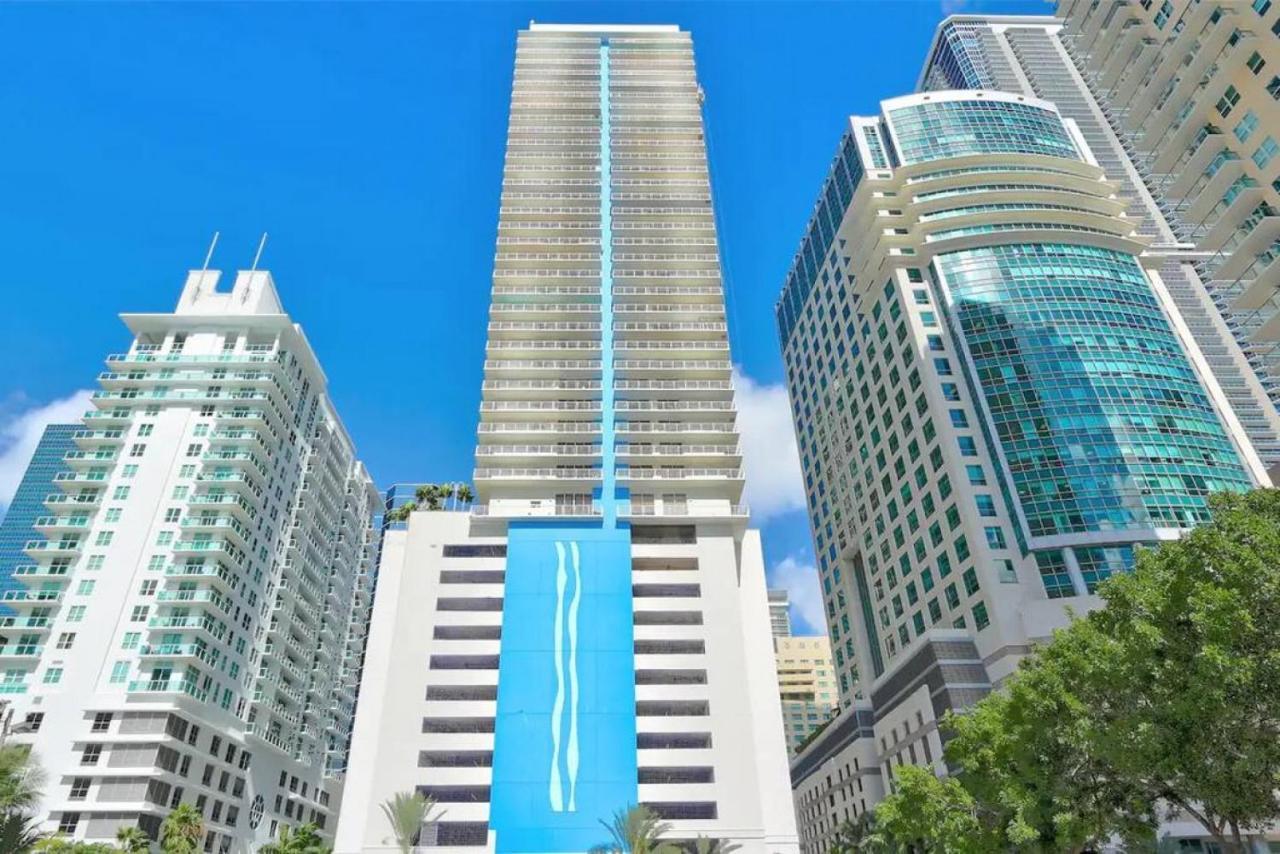 Luxe 1br With Balcony Bay View Pool Gym Parking Holiday home Miami