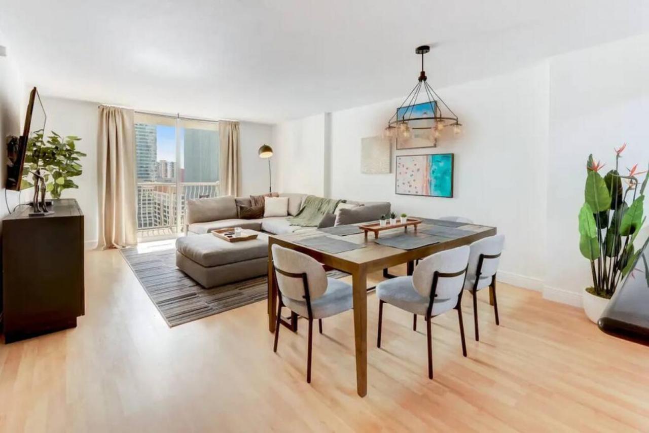 Holiday home Luxe 1br With Balcony Bay View Pool Gym Parking *