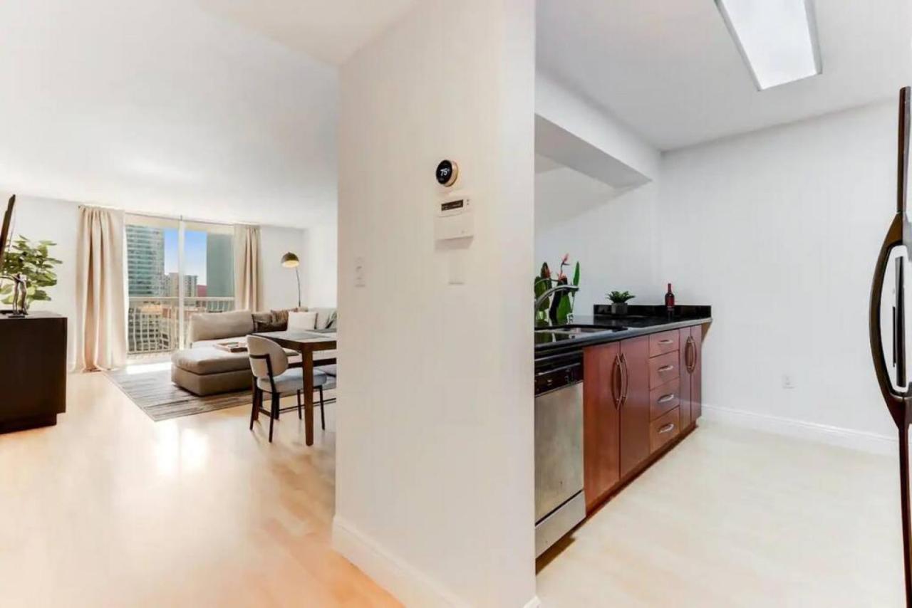 Luxe 1br With Balcony Bay View Pool Gym Parking Holiday home *