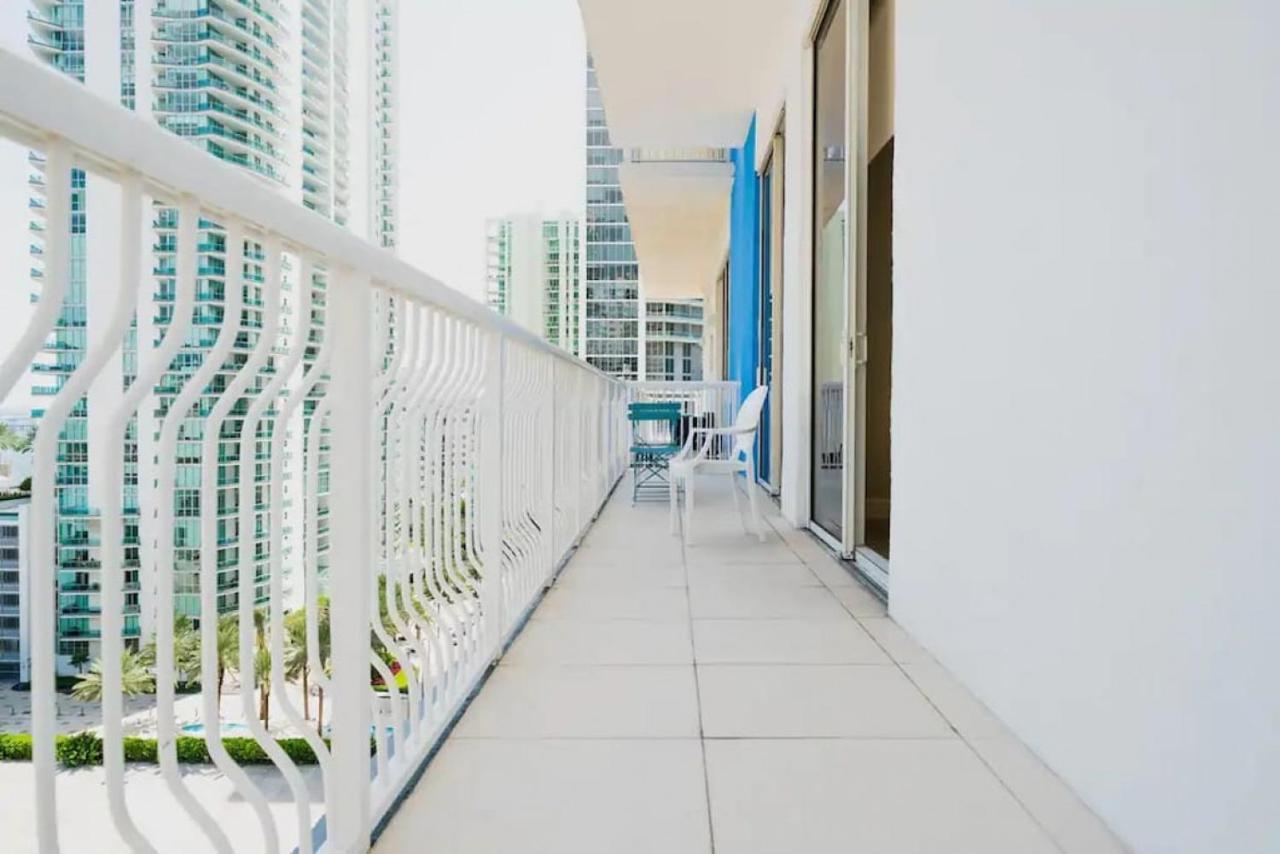 Holiday home Ocean View Work From Balcony Parking Pool Miami