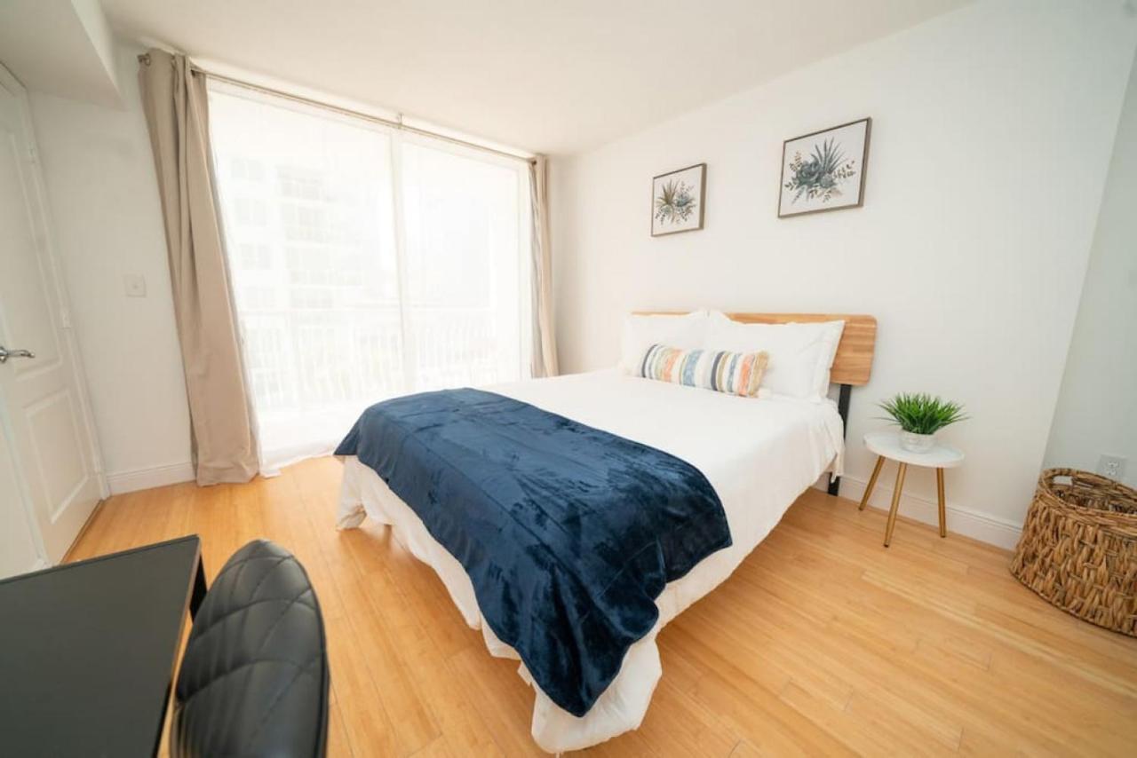 2bed 2 Bath Airbnb Friendly Building With Pool, Hot Tub, And Gym Holiday home Miami
