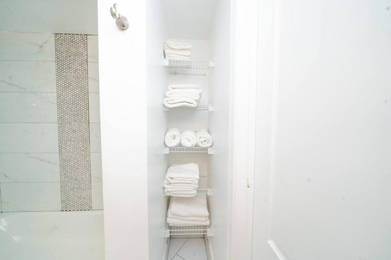 2bed 2 Bath Airbnb Friendly Building With Pool, Hot Tub, And Gym