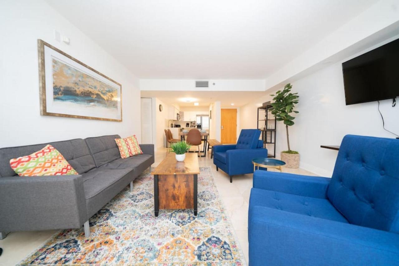Holiday home 2bed 2 Bath Airbnb Friendly Building With Pool, Hot Tub, And Gym *