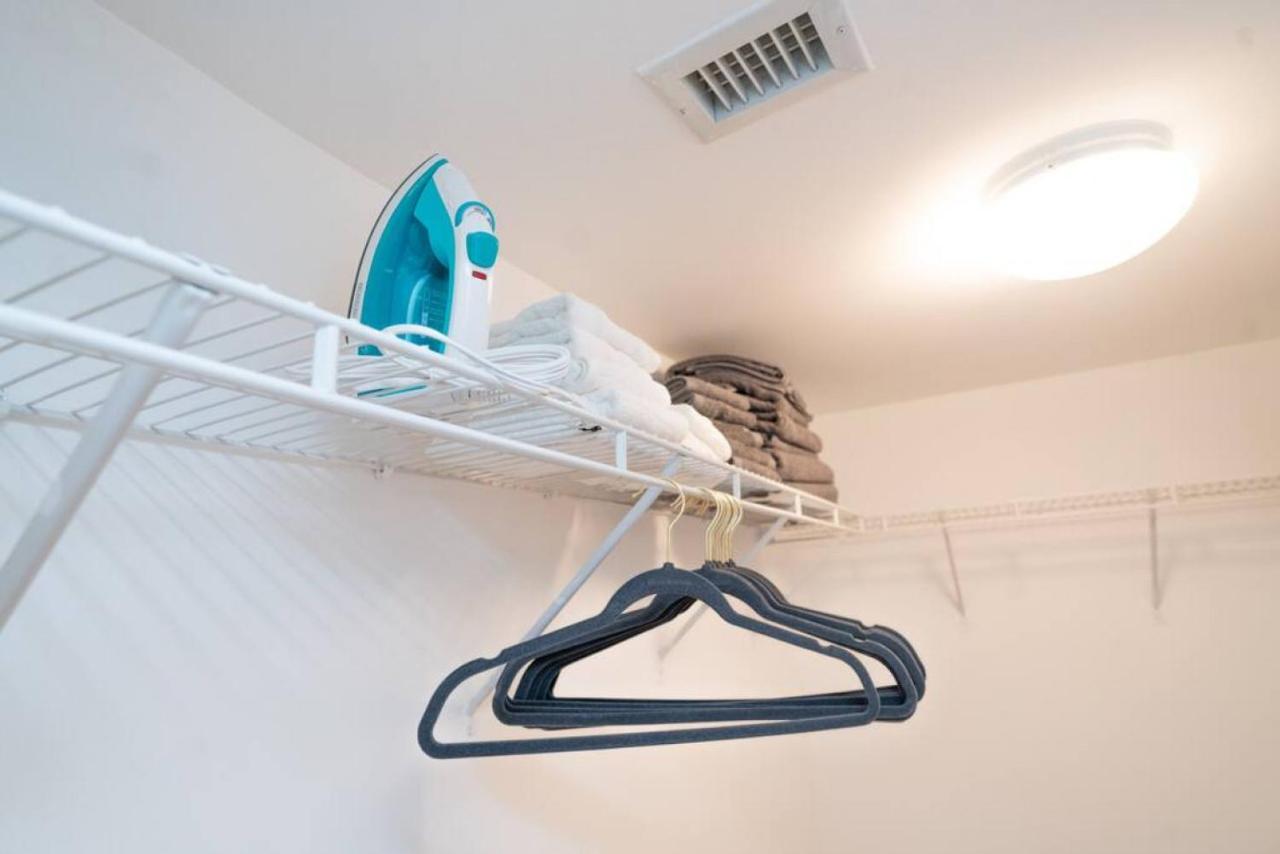 2bed 2 Bath Airbnb Friendly Building With Pool, Hot Tub, And Gym