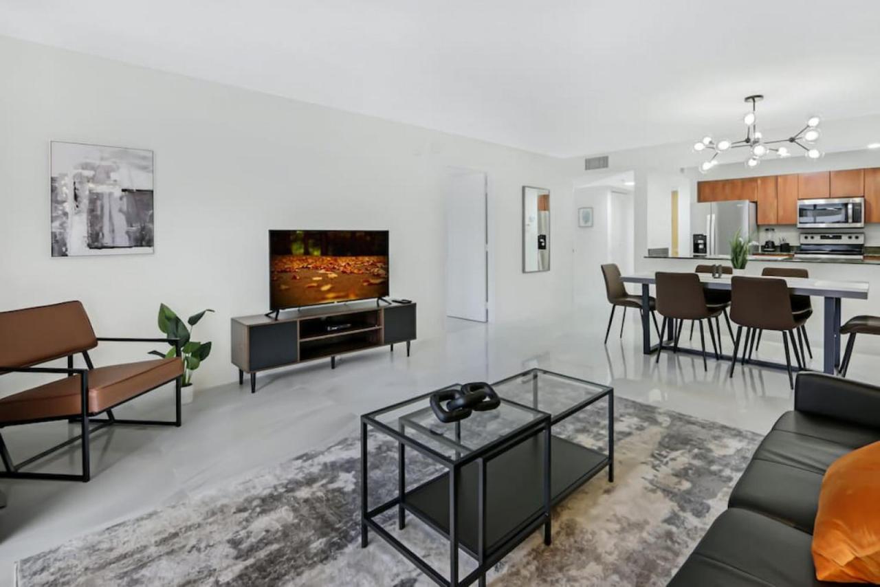 Deluxe 1 Bedroom With Pool, Parking, Balcony And Ocean Views
