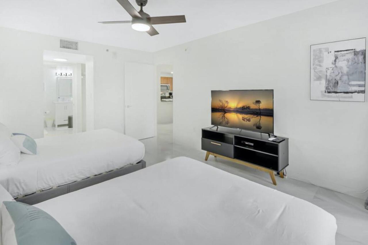Deluxe 1 Bedroom With Pool, Parking, Balcony And Ocean Views Holiday home