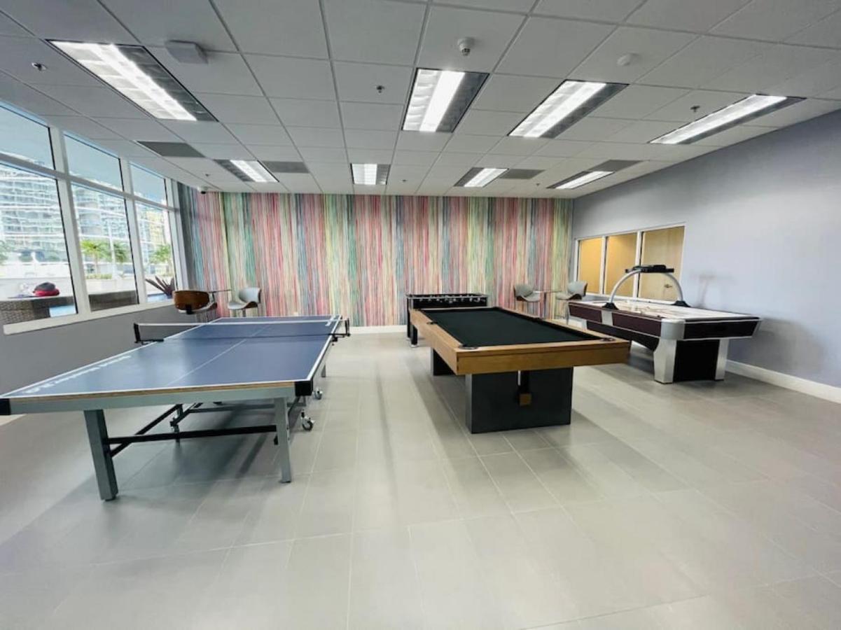 Airbnb-friendly Balcony Brickell With Parking Holiday home