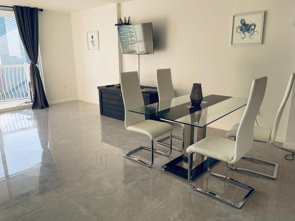 Airbnb-friendly Balcony Brickell With Parking Holiday home